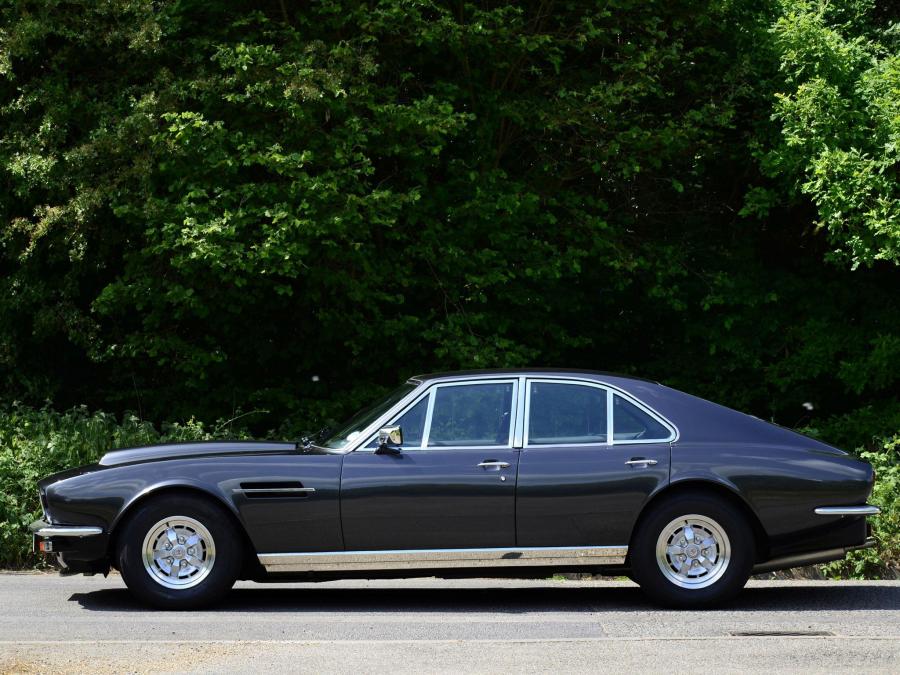  Aston Martin Lagonda V8 Saloon 1974 года  (фото 15 из 15)